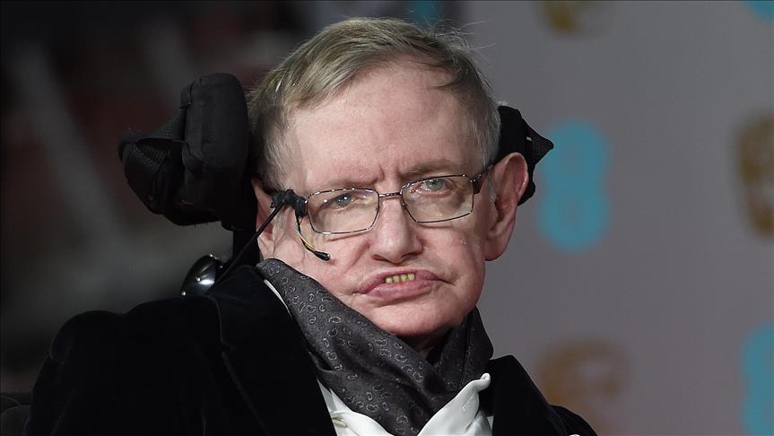 Hawking: polémico, político y muy mediático