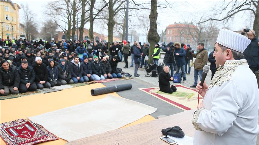 Muslims pray out in open in Berlin after mosque attack