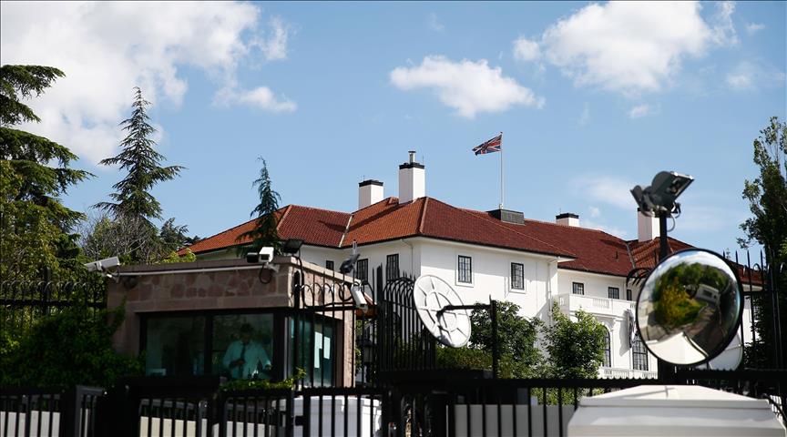 UK ends indefinite visa extensions for Turks