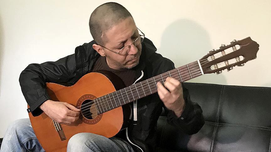 Сирискиот музичар сака да ја продолжи својата кариера во Турција