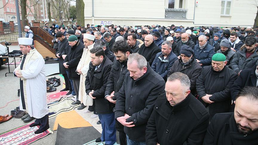 Allemagne : La prière du vendredi, une réponse à l’attaque des mosquées