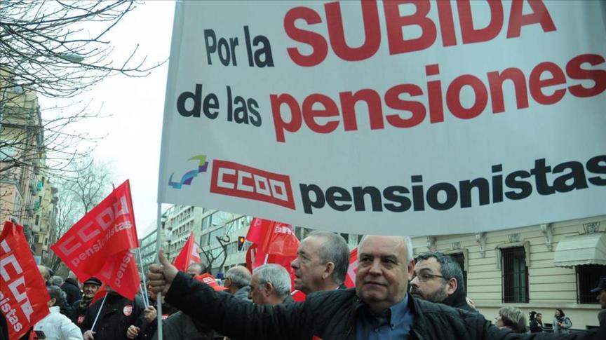 Miles de jubilados marchan en España para pedir pensiones dignas