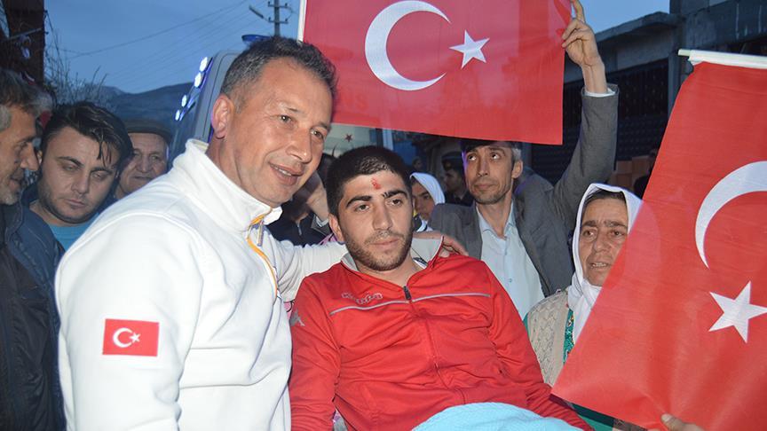 'Türk askerini görünce mutluluktan uçuyorlar'