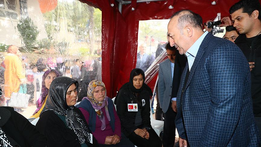 Dışişleri Bakanı Çavuşoğlu'ndan şehit evine taziye ziyareti