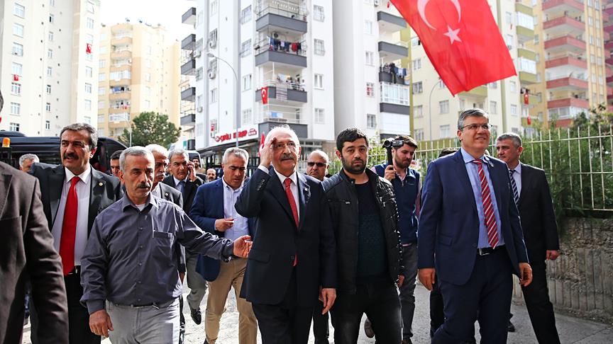 CHP Genel Başkanı Kılıçdaroğlu'ndan şehit ailesine taziye ziyareti