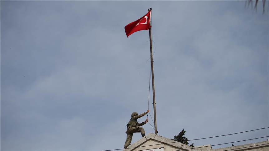 Le drapeau turc flotte dans la ville d'Afrin après sa libération  