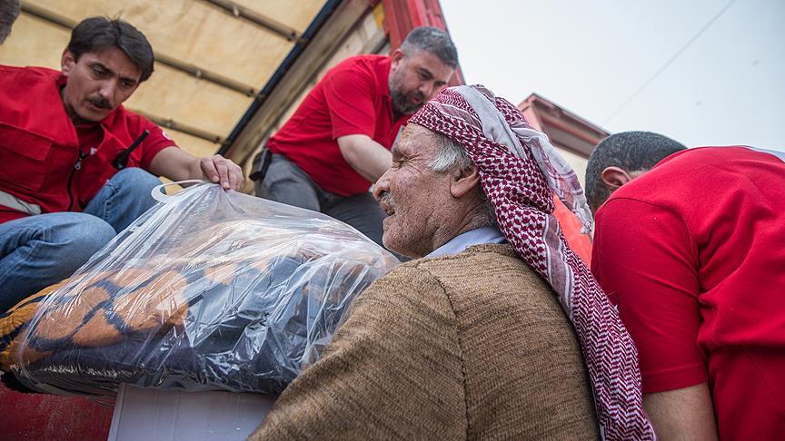 AFAD ve Kızılay Afrin ilçe merkezine insani yardım ulaştırdı