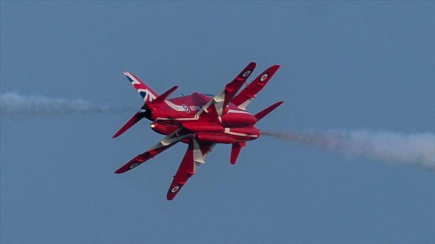 ebbe tidevand knus universitetsområde UK: Red Arrows aerobatic team plane crashes