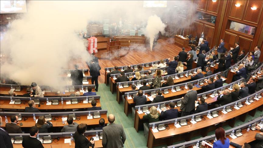 Drugi put danas zbog suzavca prekinuta sednica Skupštine Kosova 