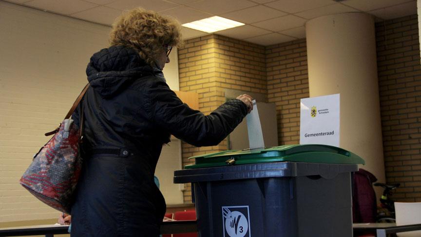 Hollandalılar yerel seçim için sandık başında