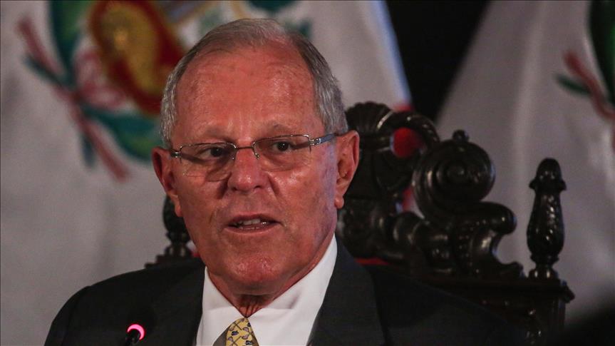 Kuczynski renunció a la presidencia de Perú