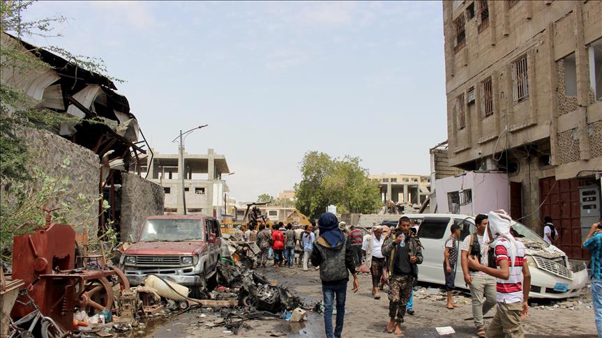 Roadside bomb kills 4 in southern Yemen