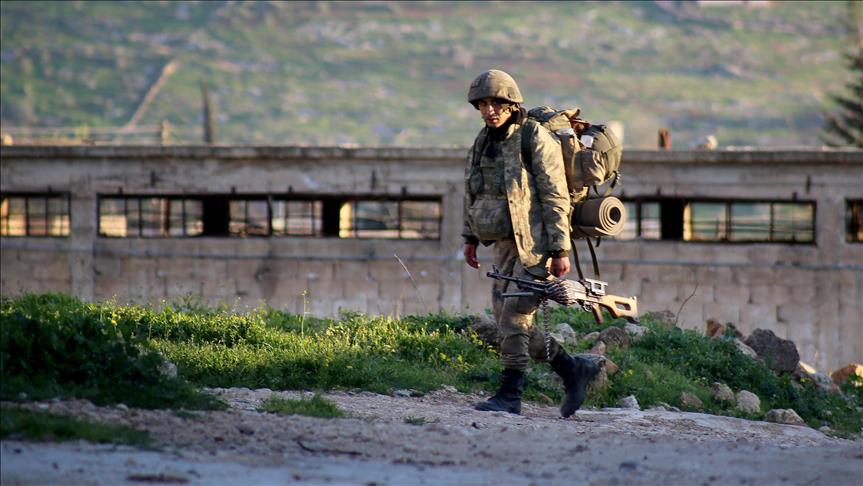 Soldado turco herido tras el impacto de un misil balístico en Siria