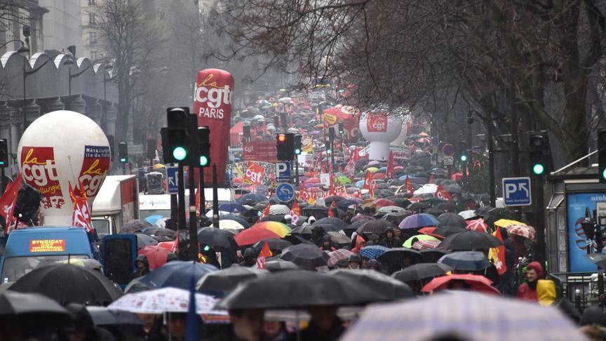 نصف مليون فرنسي يتظاهرون ضد إجراءات التقشف الحكومية