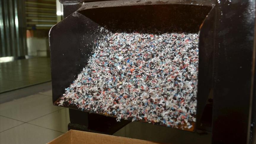 Indonesia campur aspal plastik dan karet untuk pemeliharaan jalan