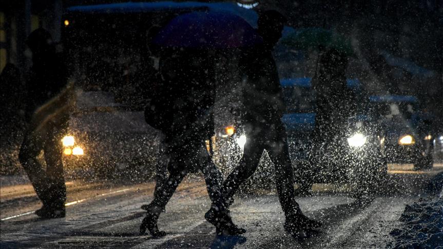 Snijeg prekrio glavni grad BiH: Zimska idila na ulicama Sarajeva