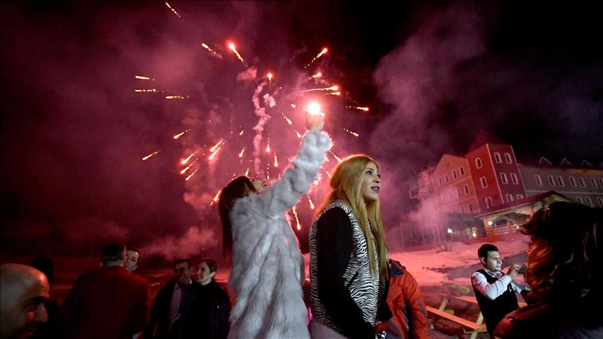 گردشگران ایرانی و آذربایجانی عید نوروز را در قارص ترکیه جشن گرفتند