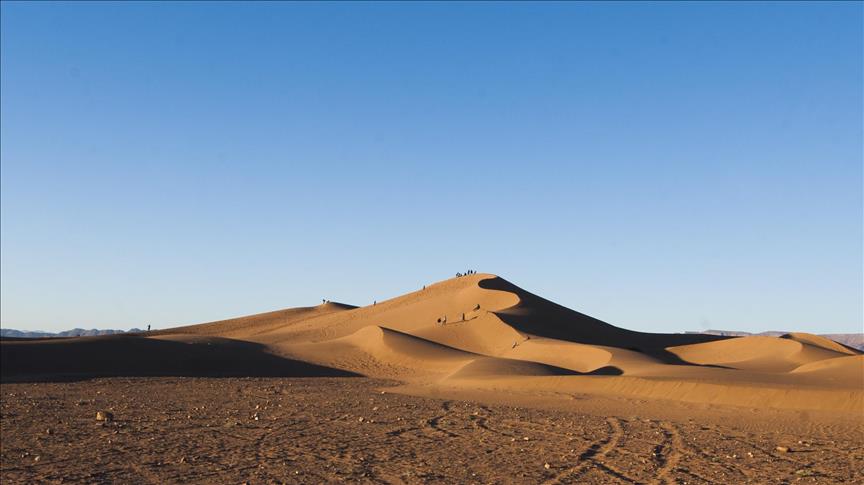 MIT researchers pull water out of desert air