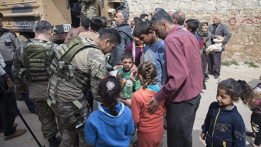 Afrinli aileler YPG/PKK korkusuyla kaçan çocuklarına kavuşmak istiyor