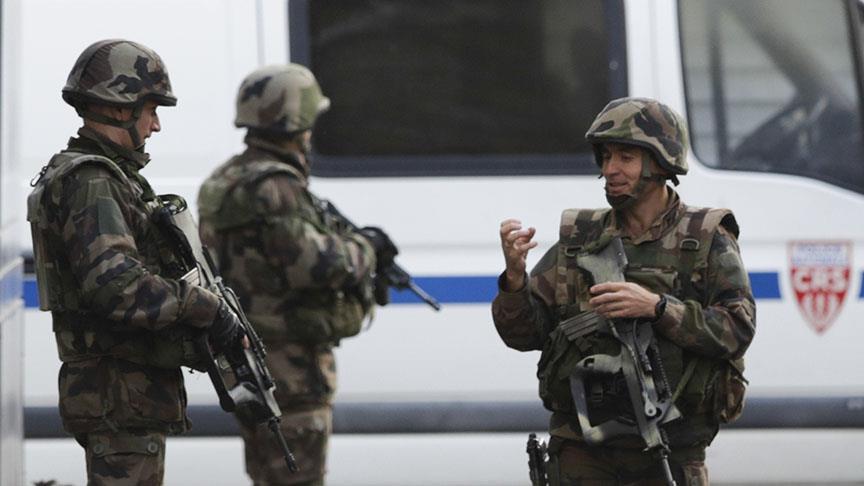 Во Франции вооруженный мужчина захватил заложников
