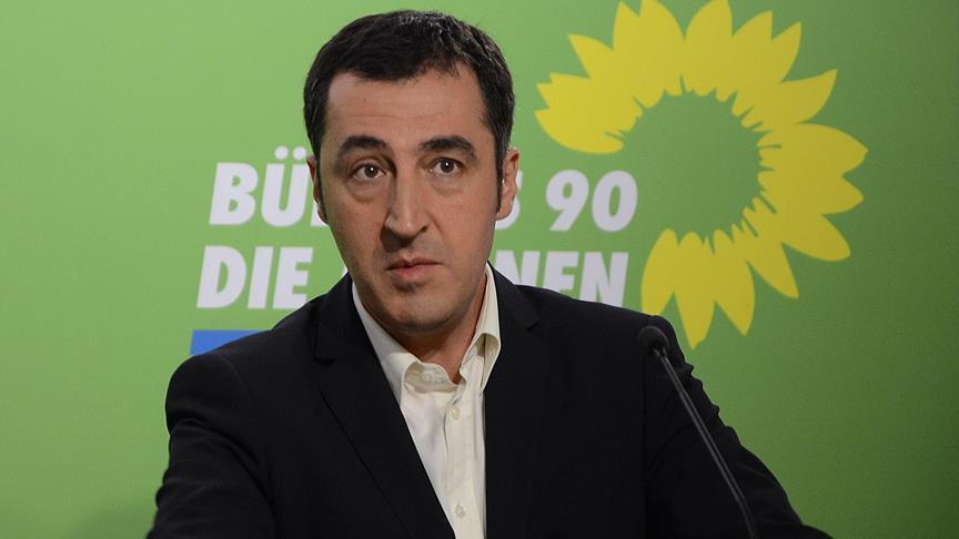 Ermenistan'dan Cem Özdemir'e Liyakat Nişanı