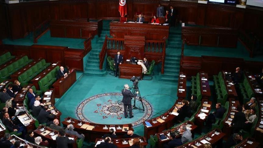 البرلمان التونسي يشهد جلسة مشحونة لمناقشة تمديد عمل هيئة "الحقيقة والكرامة"