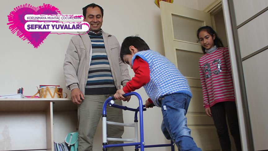 Yürüme engelli Ahmet'e kol kanat gerdiler