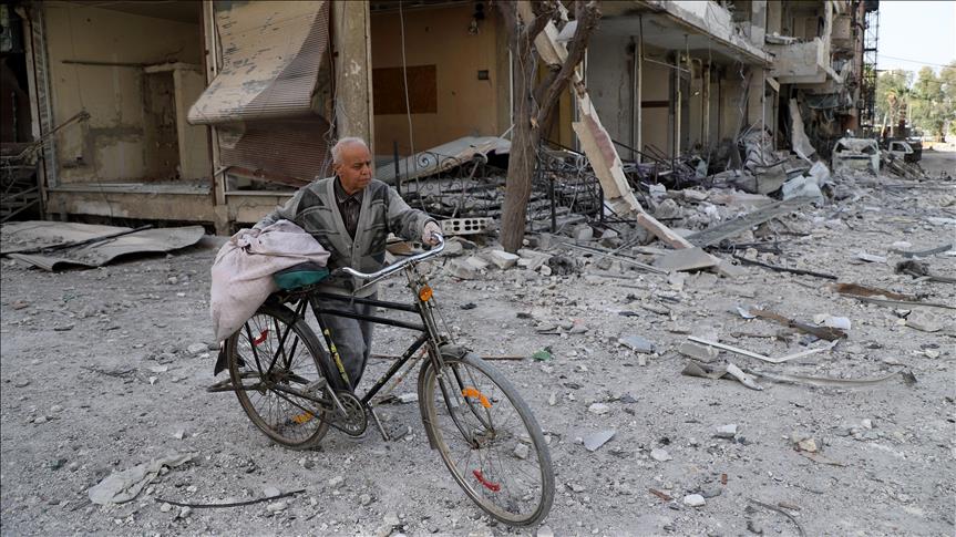 Syria elder seeks memories in debris of E. Ghouta home