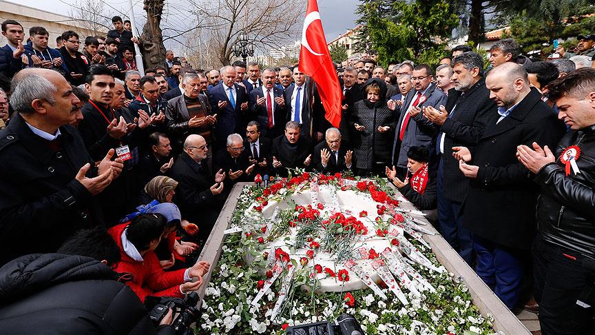 Yazıcıoğlu kabri başında anıldı