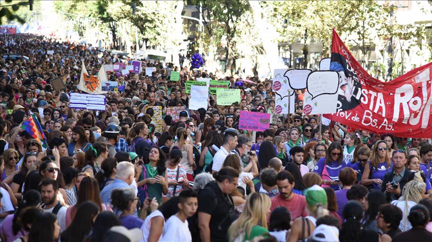 Marchan contra proyecto de despenalización del aborto en Argentina