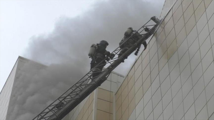 Incendio en centro comercial de Siberia deja 64 muertos