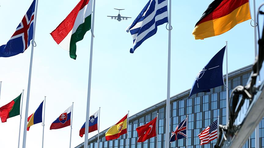 NATO 7 Rus diplomatın akreditasyonunu iptal etti