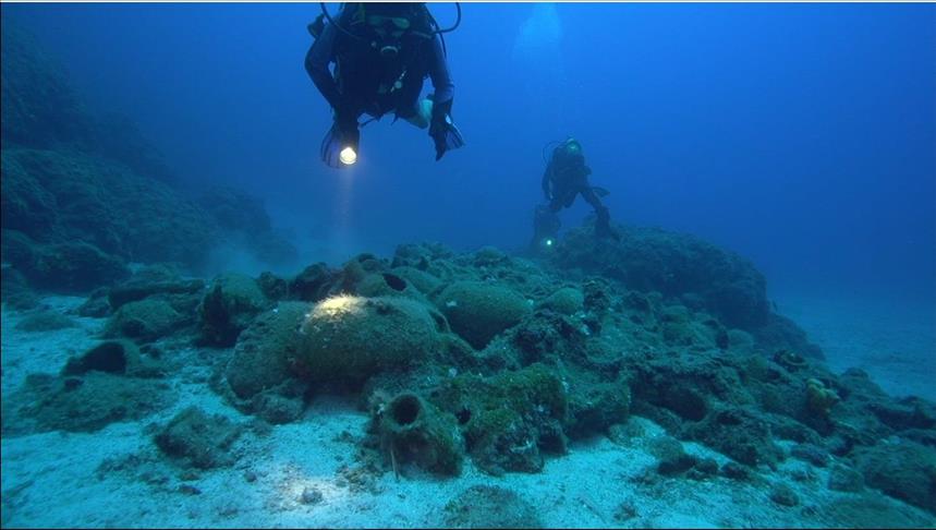 Swiss divers found a shoe based on the production of 3300-2800 BC. ile ilgili gÃ¶rsel sonucu