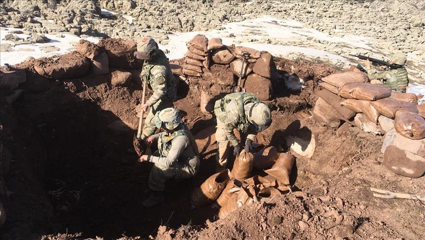 الجيش التركي يقيم قاعدة عسكرية قرب الحدود مع العراق