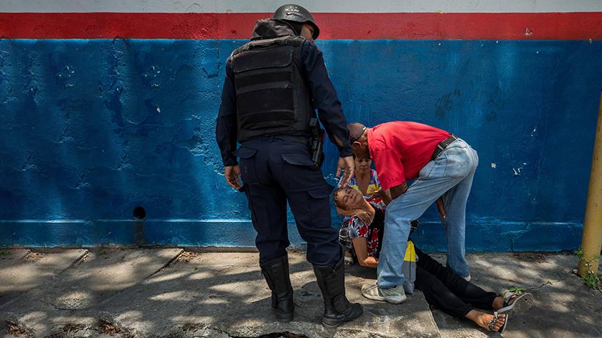 Venezuela'da tutukevinde yangın: 68 ölü
