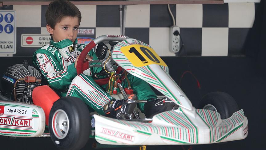 Otomobil sporlarındaki en küçük Türk sporcu piste çıkıyor