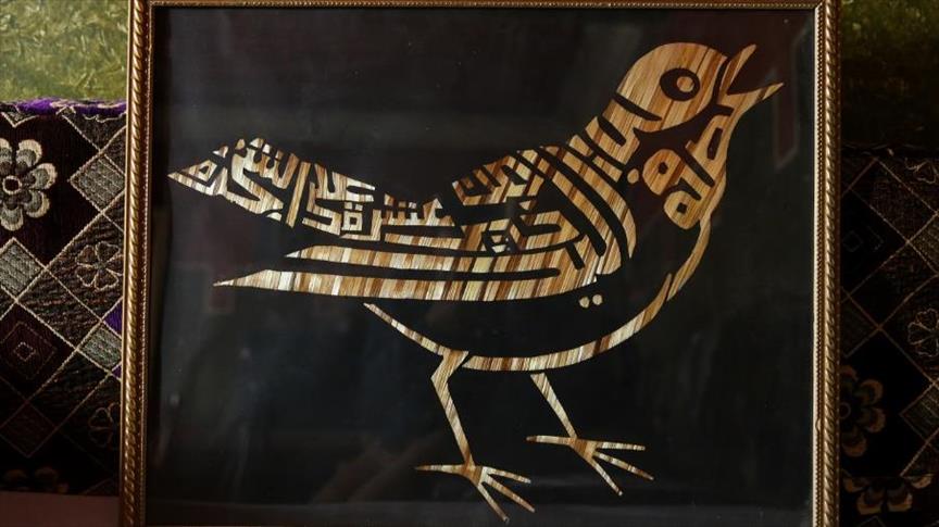 ثلاثيني مصري يصنع لوحات ذهبية بسنابل القمح قصة إنسانية