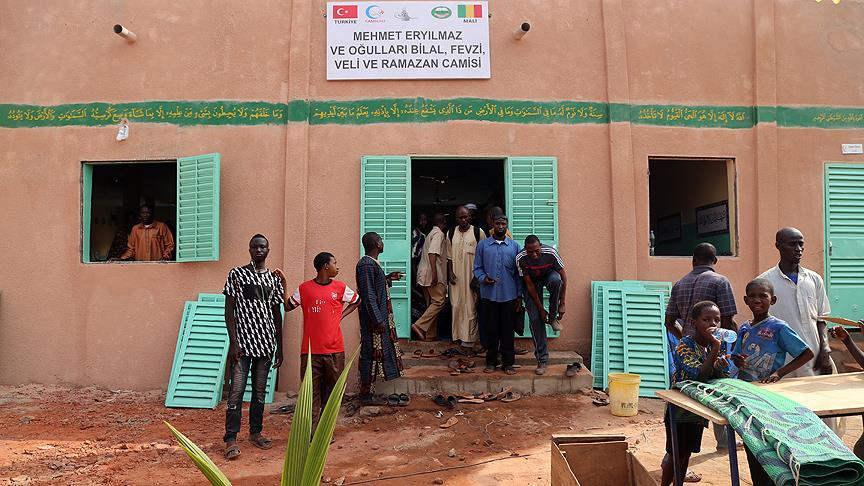 Cansuyu, Mali'de okul ve cami açtı