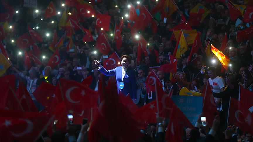 İYİ Parti'de Akşener yeniden genel başkan seçildi