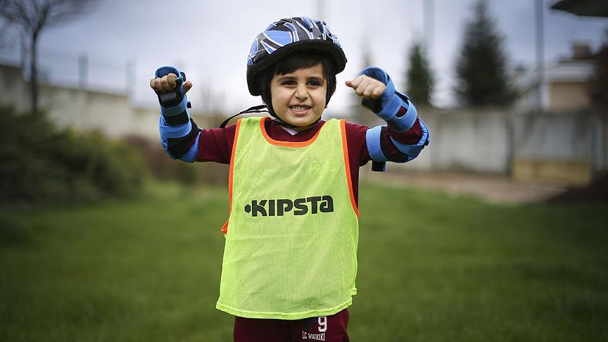 Otizmli Cocuklar Yasama Egitimle Tutunuyor