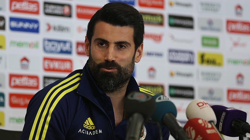 Fenerbahçe'nin kaptanı Volkan Demirel: Bu formayı giyebildiğim kadar giymeyi istiyorum