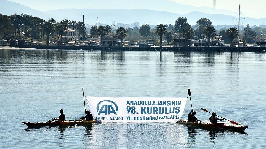 AA için kano ve kürek sörfü turu yaptılar