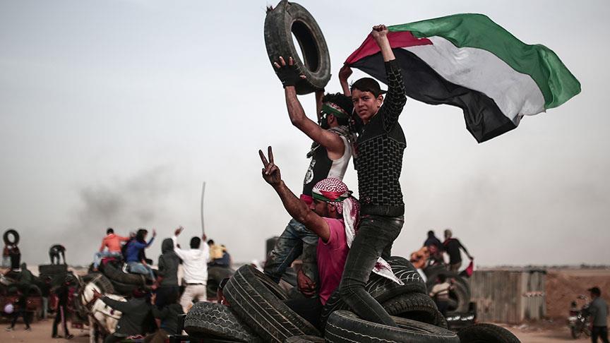 بدء توافد المواطنين نحو حدود غزة للمشاركة في جمعة "الكوشوك"