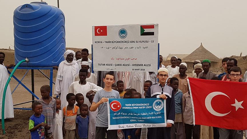 Konyalı öğrenciler Sudan'da su kuyusu açtı