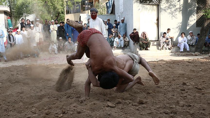 Pakistan'ın geleneksel kum güreşleri