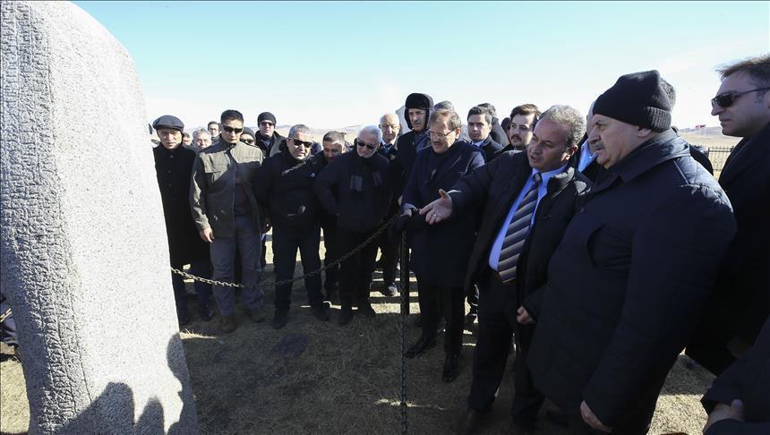 Le PM turc visite les stèles de l'Orkhon en Mongolie