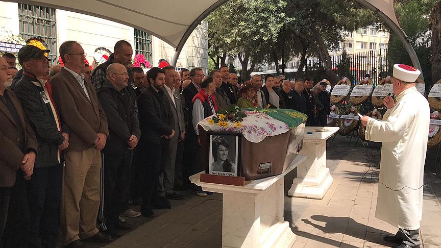 Sanatçı Sevda Aydan'ın cenazesi toprağa verildi