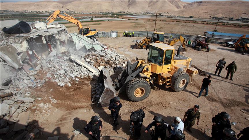 L’armée israélienne démolit une maison palestinienne en Cisjordanie
