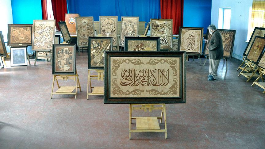 Rus ressam marküteri sanatıyla Kur'an'dan 20 ayeti tablolaştırdı 