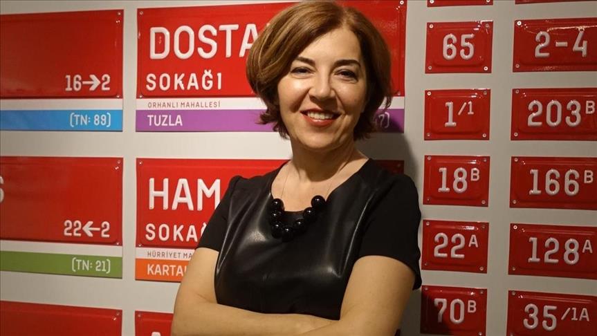 Turkish designer opens new exhibit in Istanbul
